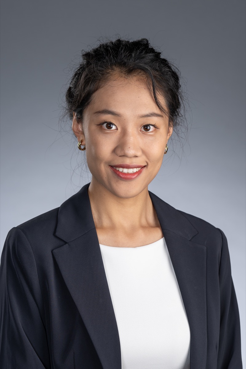 Emily Sha 职业照
